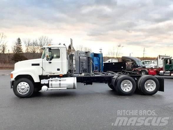 Mack PINNACLE CHU613 وحدات الجر
