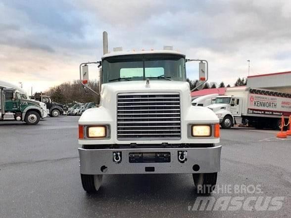 Mack PINNACLE CHU613 وحدات الجر