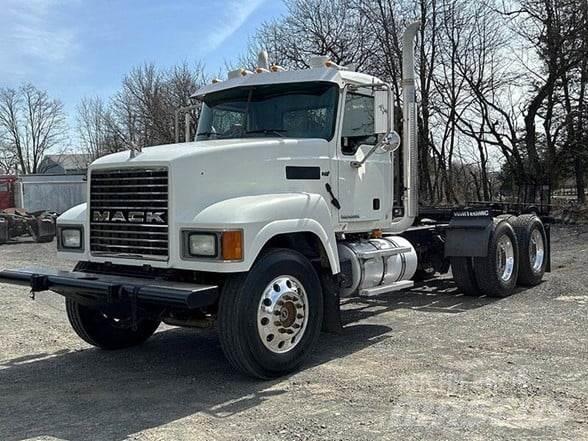 Mack PINNACLE CHU613 وحدات الجر