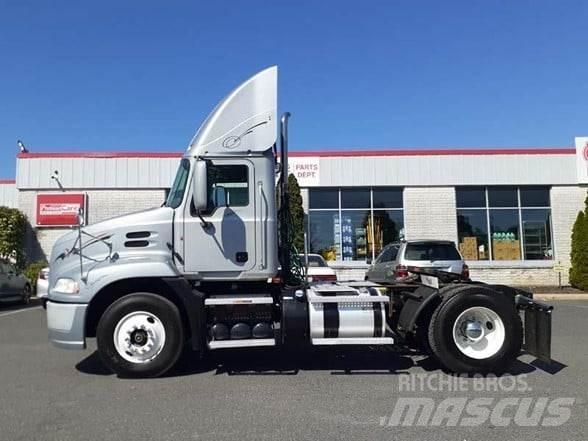 Mack PINNACLE CXU612 وحدات الجر