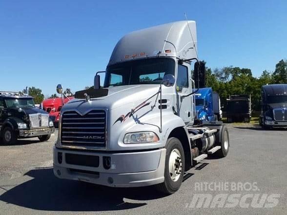 Mack PINNACLE CXU612 وحدات الجر
