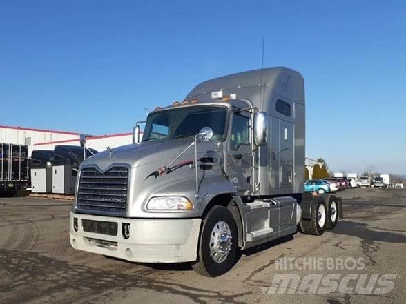 Mack PINNACLE CXU613 وحدات الجر