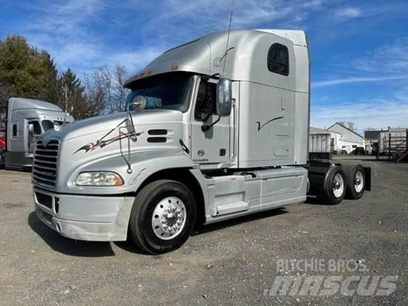 Mack PINNACLE CXU613 وحدات الجر