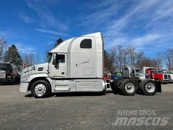 Mack PINNACLE CXU613 وحدات الجر