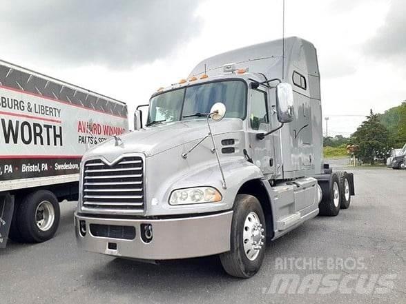 Mack PINNACLE CXU613 وحدات الجر