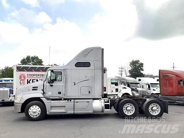 Mack PINNACLE CXU613 وحدات الجر