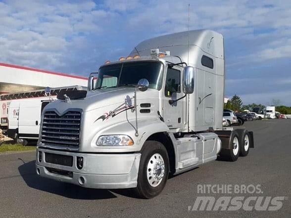 Mack PINNACLE CXU613 وحدات الجر