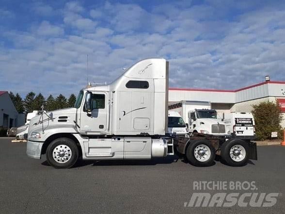Mack PINNACLE CXU613 وحدات الجر