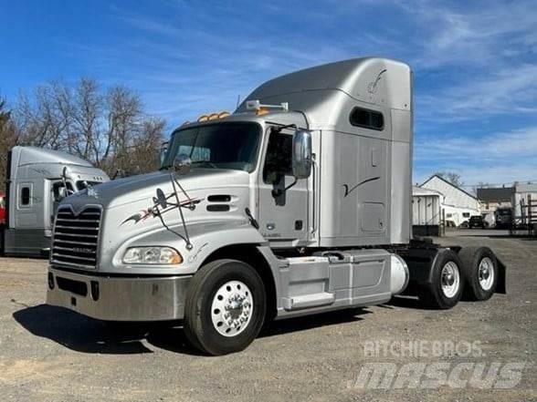 Mack PINNACLE CXU613 وحدات الجر