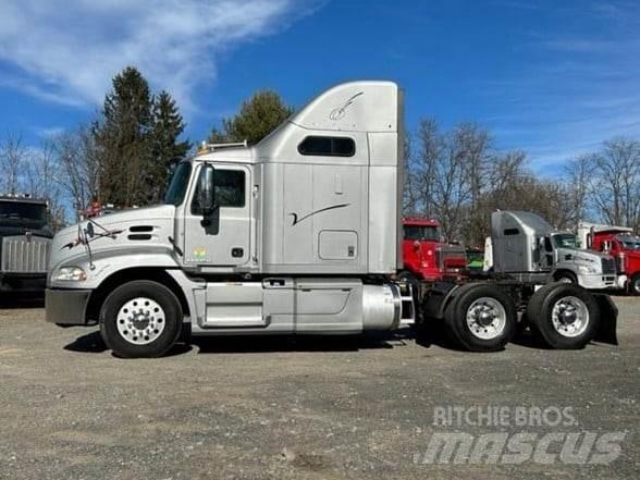 Mack PINNACLE CXU613 وحدات الجر
