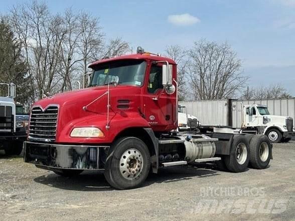 Mack PINNACLE CXU613 وحدات الجر