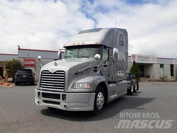 Mack PINNACLE CXU613 وحدات الجر