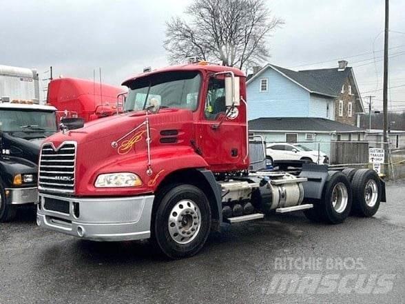 Mack PINNACLE CXU613 وحدات الجر