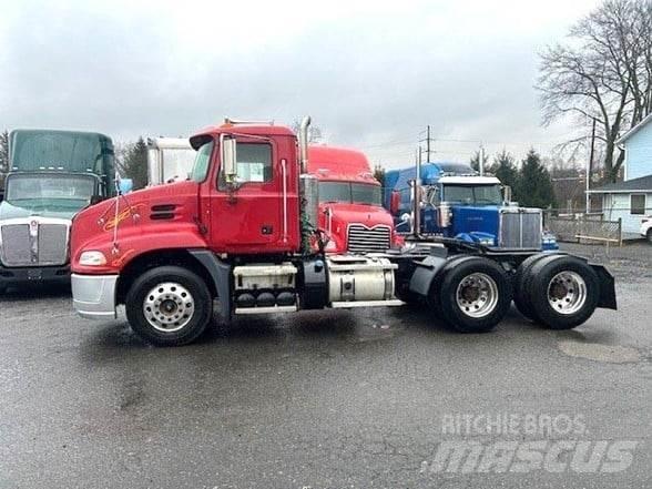 Mack PINNACLE CXU613 وحدات الجر