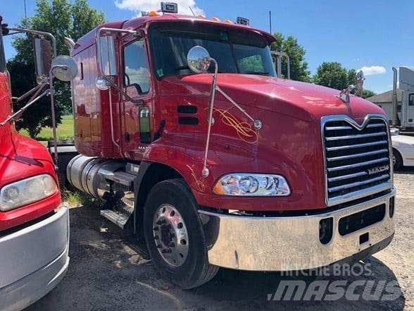 Mack PINNACLE CXU613 وحدات الجر