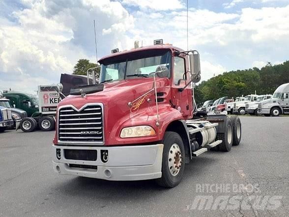 Mack PINNACLE CXU613 وحدات الجر