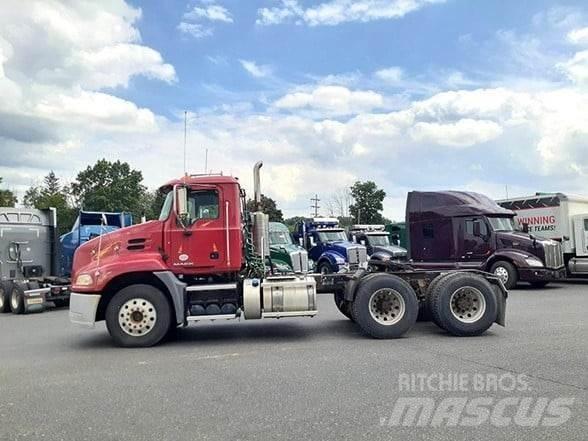 Mack PINNACLE CXU613 وحدات الجر