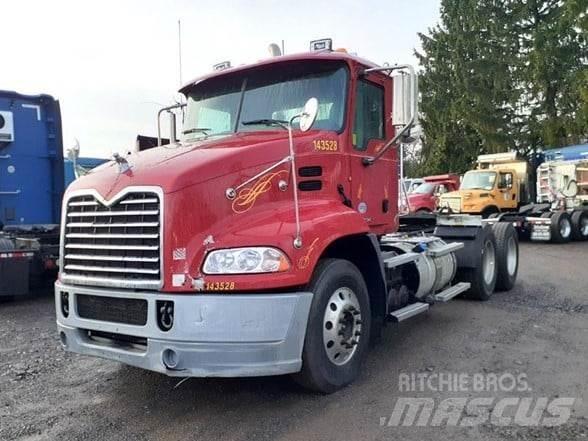 Mack PINNACLE CXU613 وحدات الجر