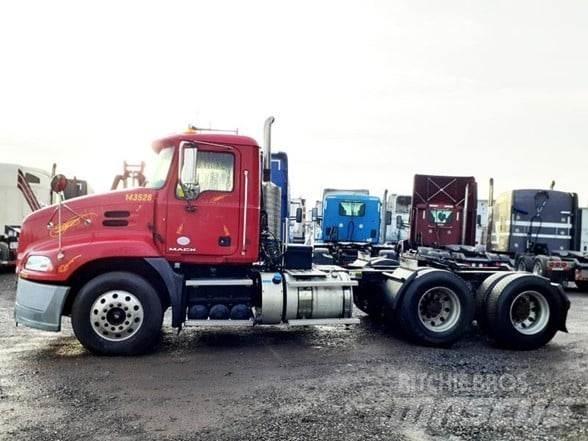 Mack PINNACLE CXU613 وحدات الجر