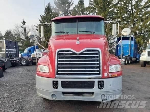 Mack PINNACLE CXU613 وحدات الجر