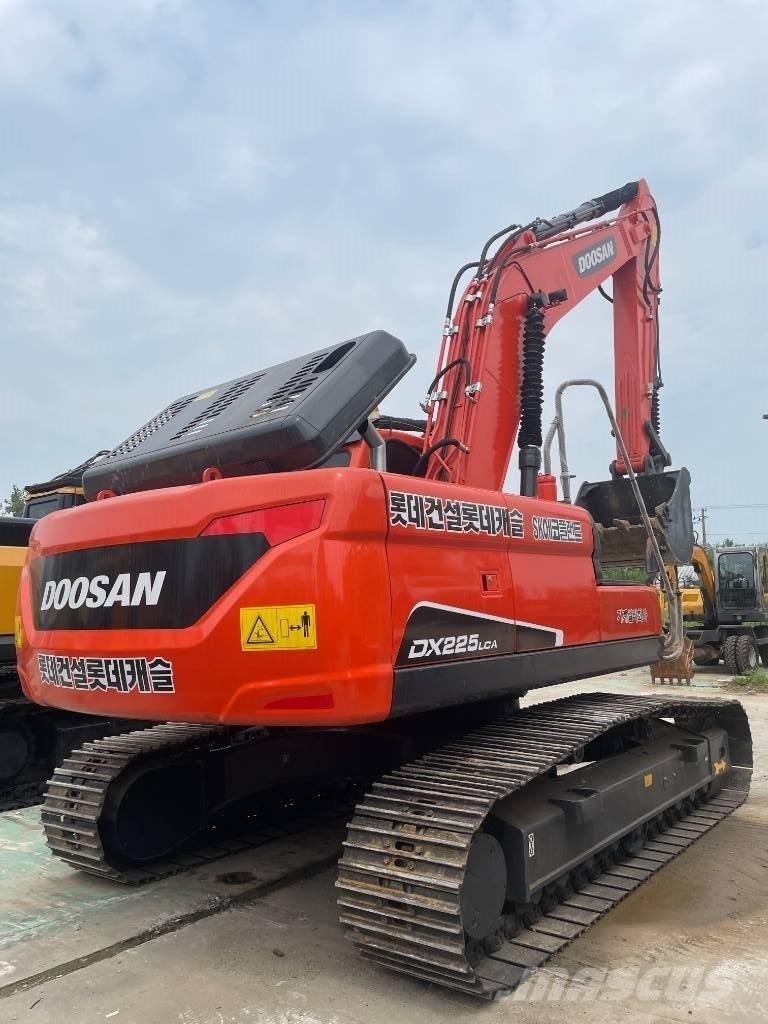 Doosan DX 225 LC حفارات زحافة
