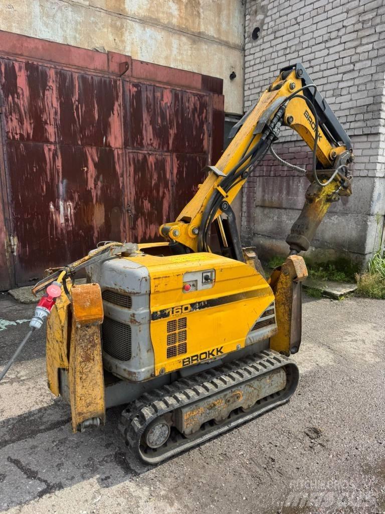 Brokk 160 حفارات هدم