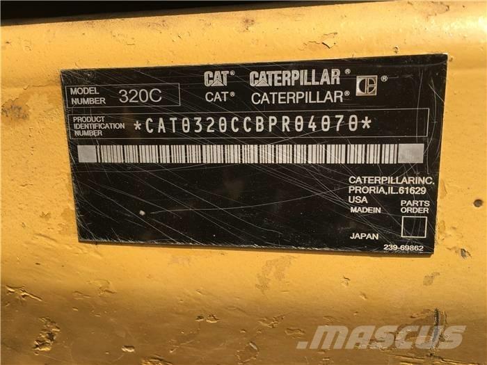 CAT 320 C حفارات زحافة