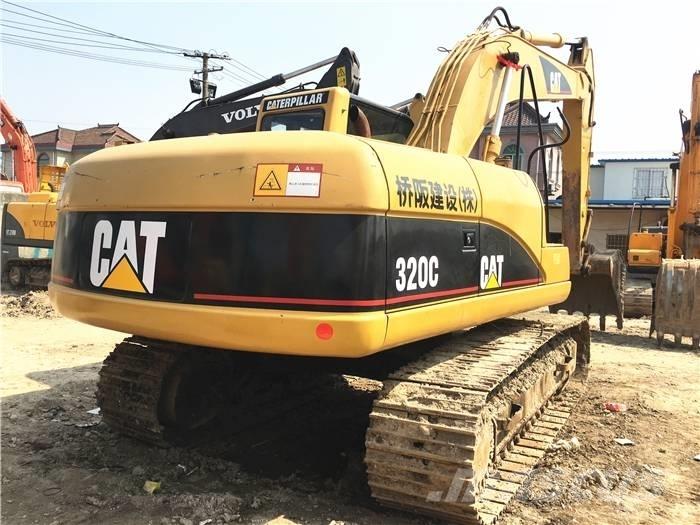 CAT 320 C حفارات زحافة