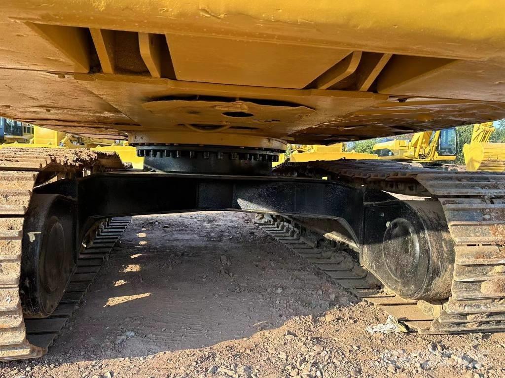 CAT 320 B حفارات زحافة