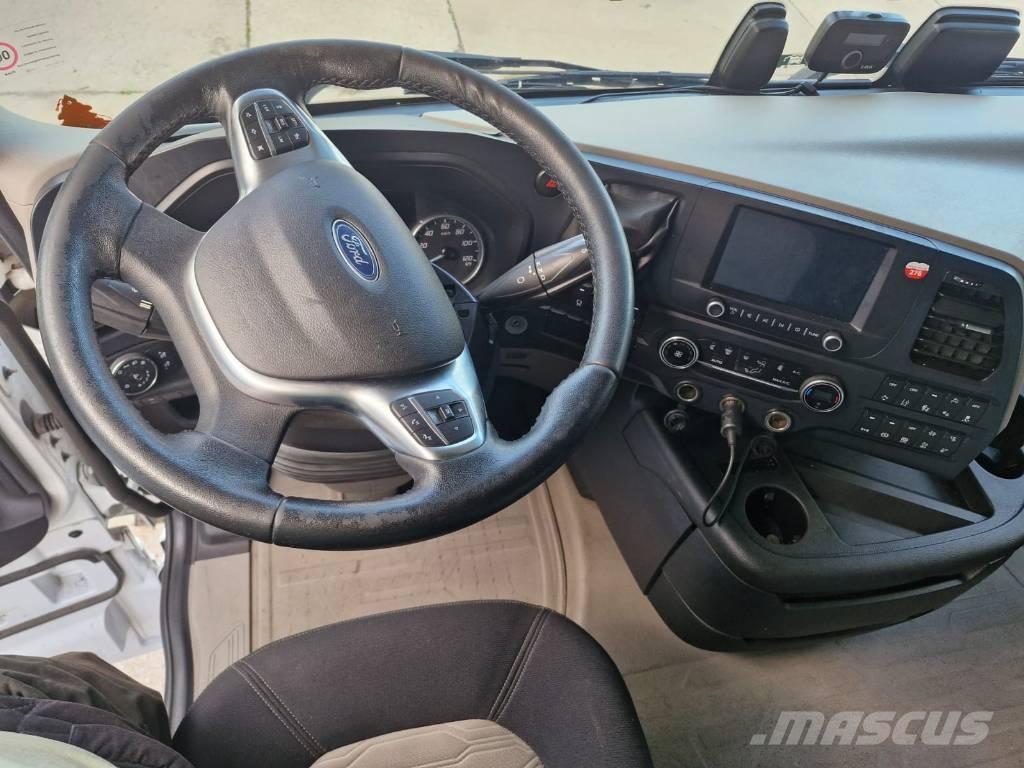 Ford F-Max شاحنات بغطاء جانبي