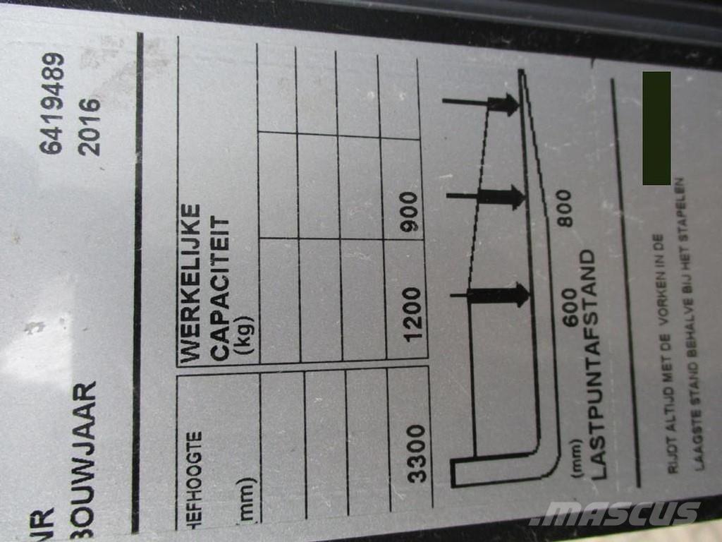 Toyota SPE120 رافعة منخفضة المستوى ذات منصة