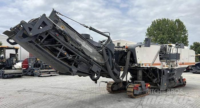 Wirtgen W 220 ماكينات الكشط البارد للأسفلت