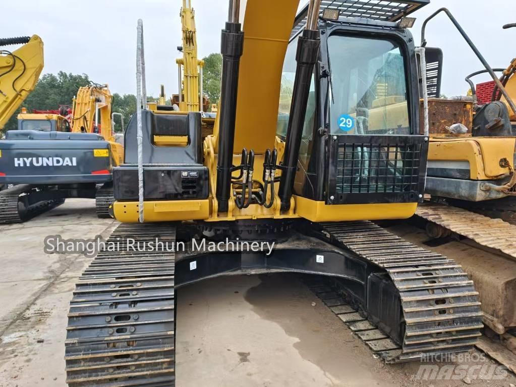 CAT 320D2 حفارات زحافة