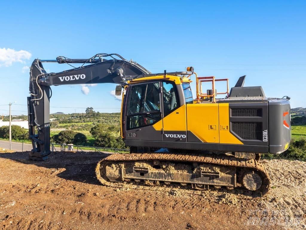 Volvo EC 220 E حفارات زحافة