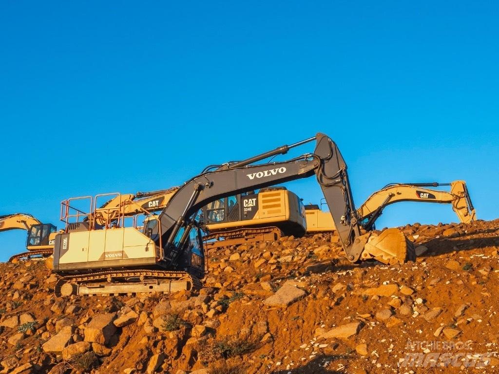Volvo EC 220 E حفارات زحافة