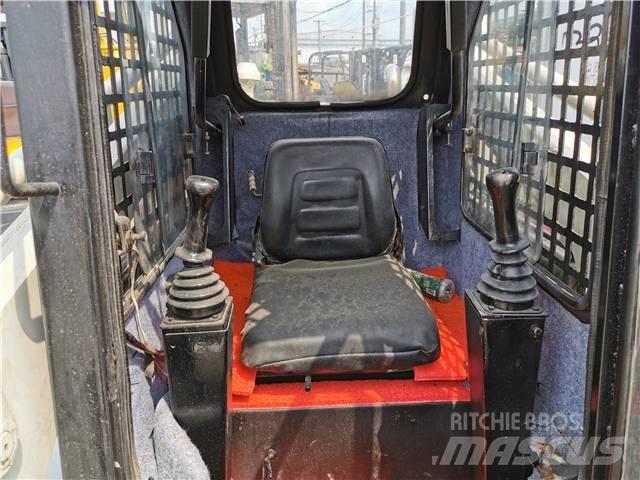 Bobcat S130 لوادر انزلاقية التوجيه