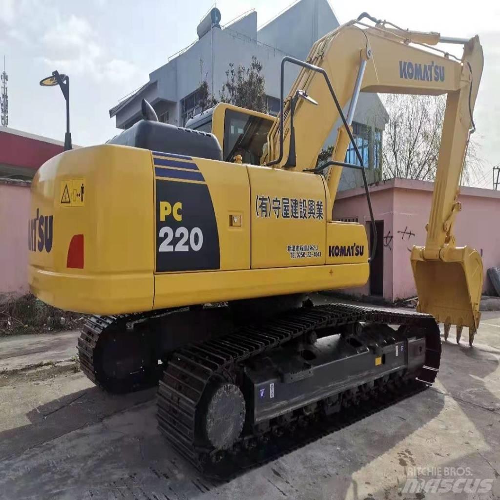 Komatsu PC 220-8 MO حفارات زحافة