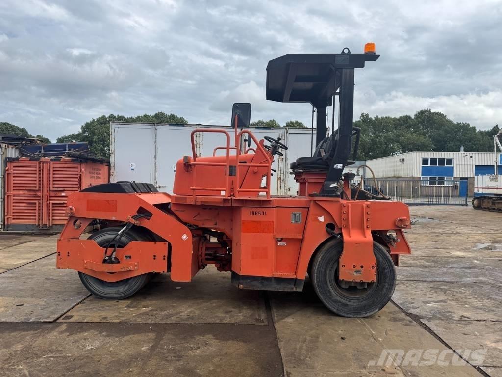 Sakai GW 750-2 مداحل ذات إطارات هوائية