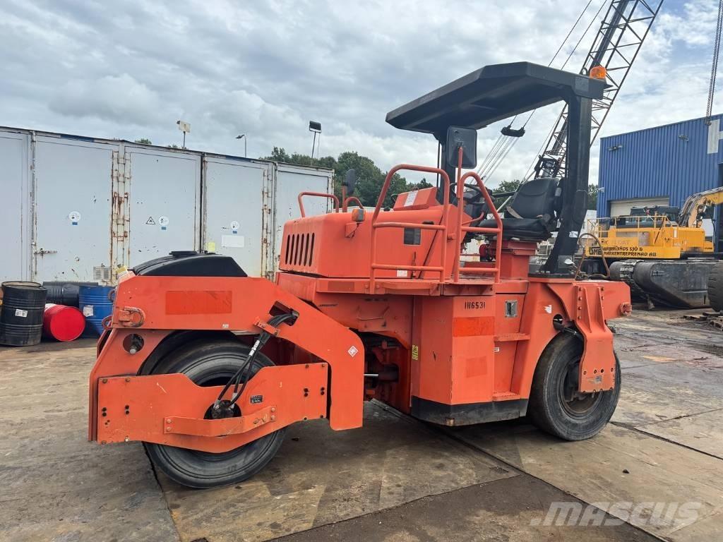 Sakai GW 750-2 مداحل ذات إطارات هوائية
