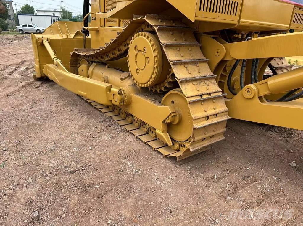 CAT D 8 R بلدوزرات مجنزرة