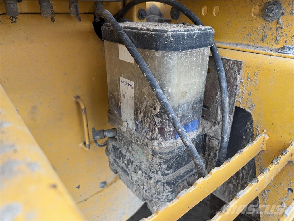 Volvo L120F لوادر بعجل