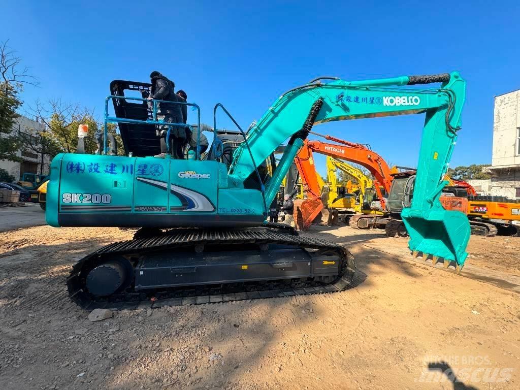 Kobelco SK 200-8 حفارات زحافة