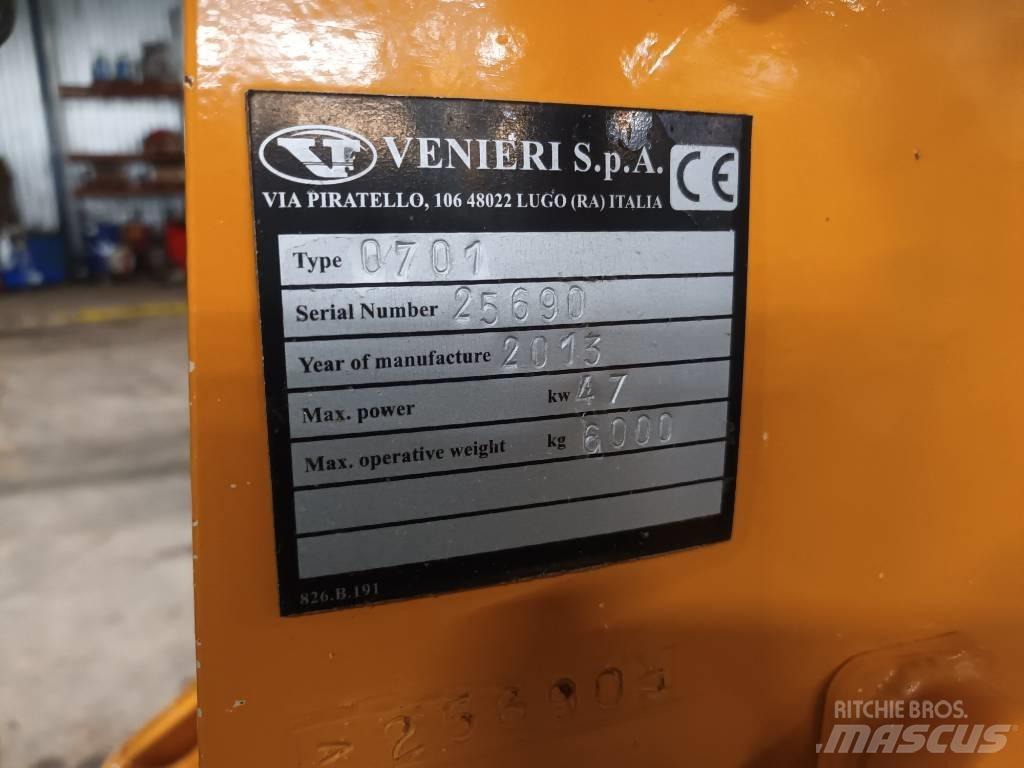 Venieri 3.63 F لوادر بعجل