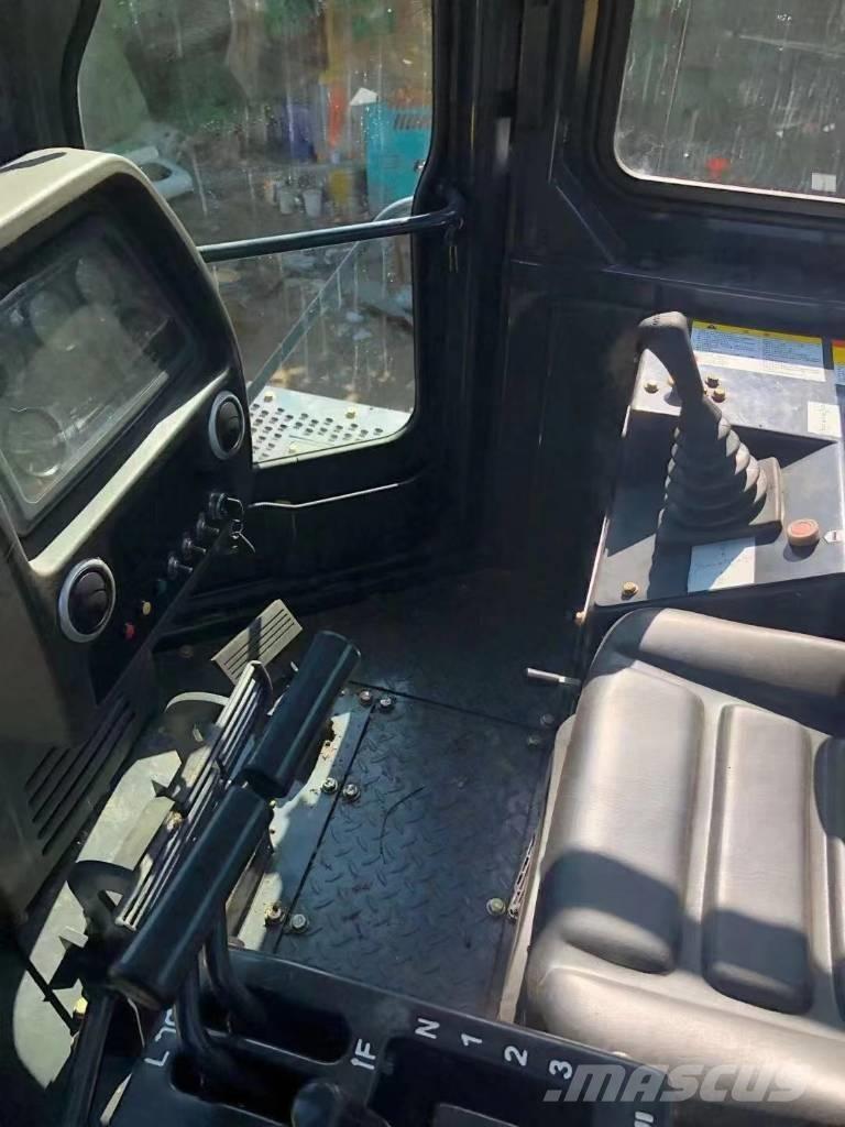 Shantui SD 22 بلدوزرات مجنزرة