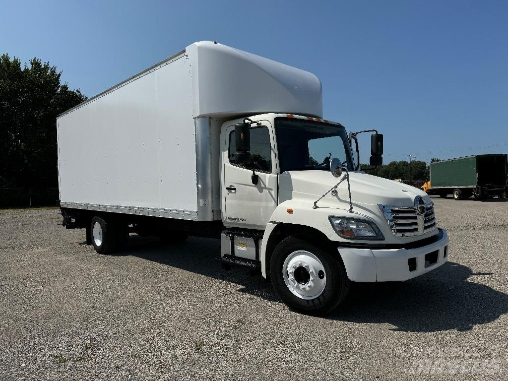 Hino 238 شاحنات ذات هيكل صندوقي