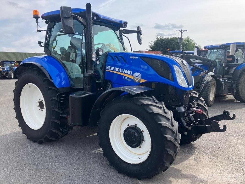 New Holland T7.210 الجرارات