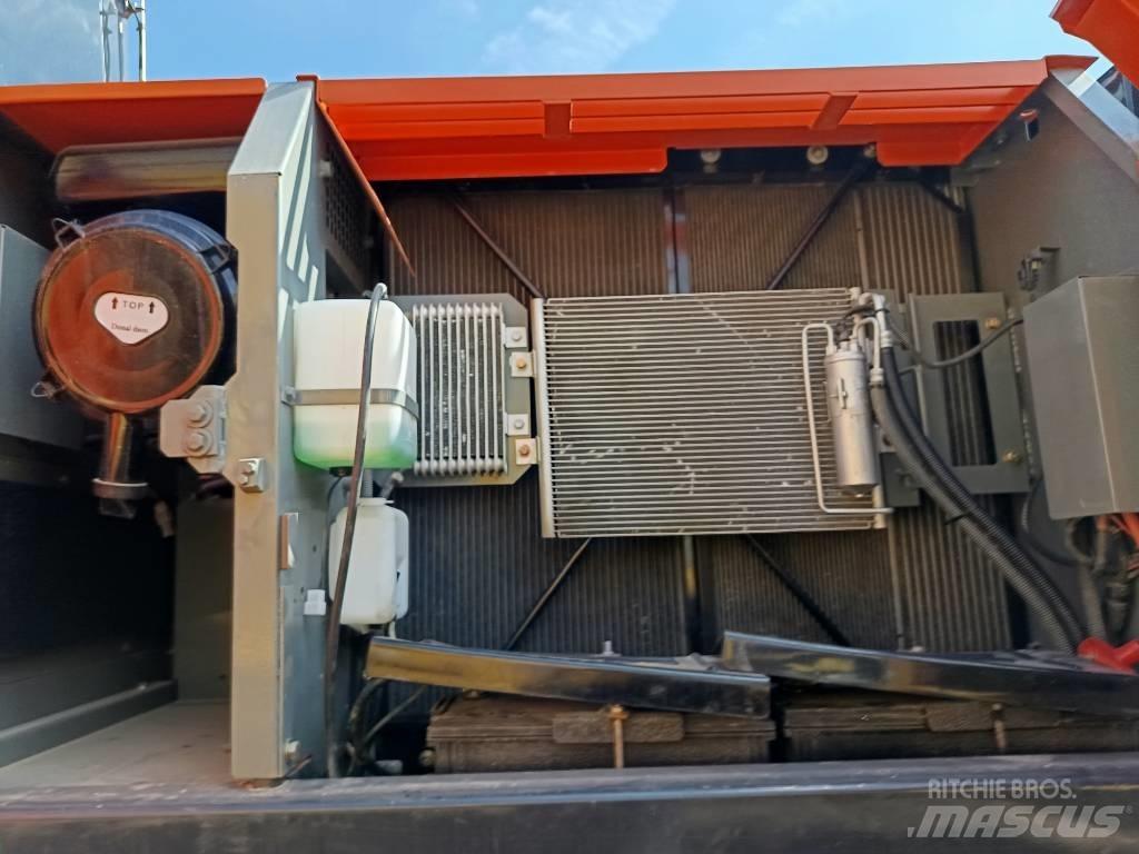 Hitachi ZX 200 حفارات زحافة