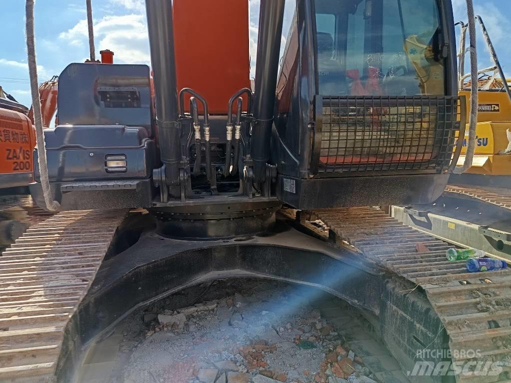 Hitachi ZX 200 حفارات زحافة