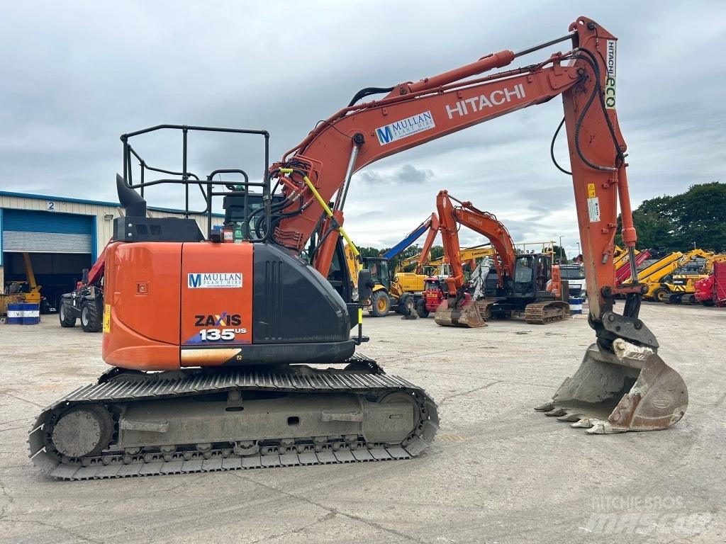 Hitachi ZX135 US-6 حفارات زحافة