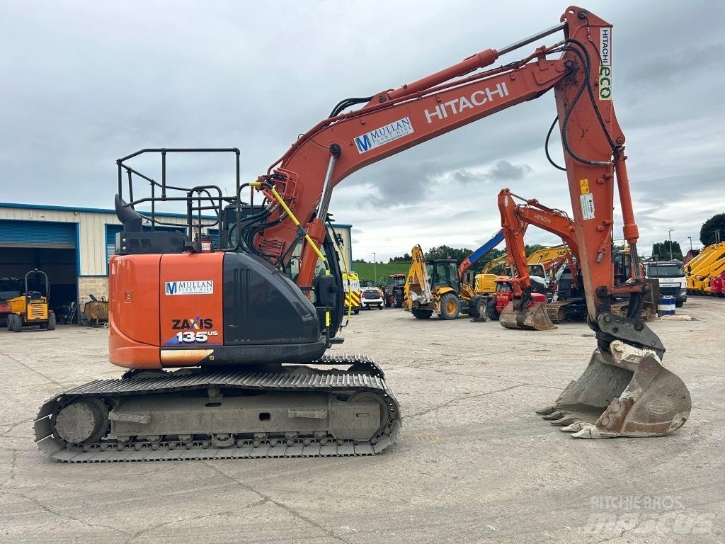 Hitachi ZX135 US-6 حفارات زحافة